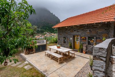 yellow-house-006