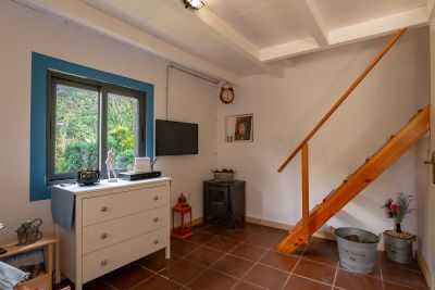 yellow-house-051