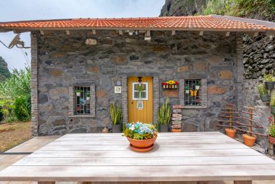 yellow-house-021