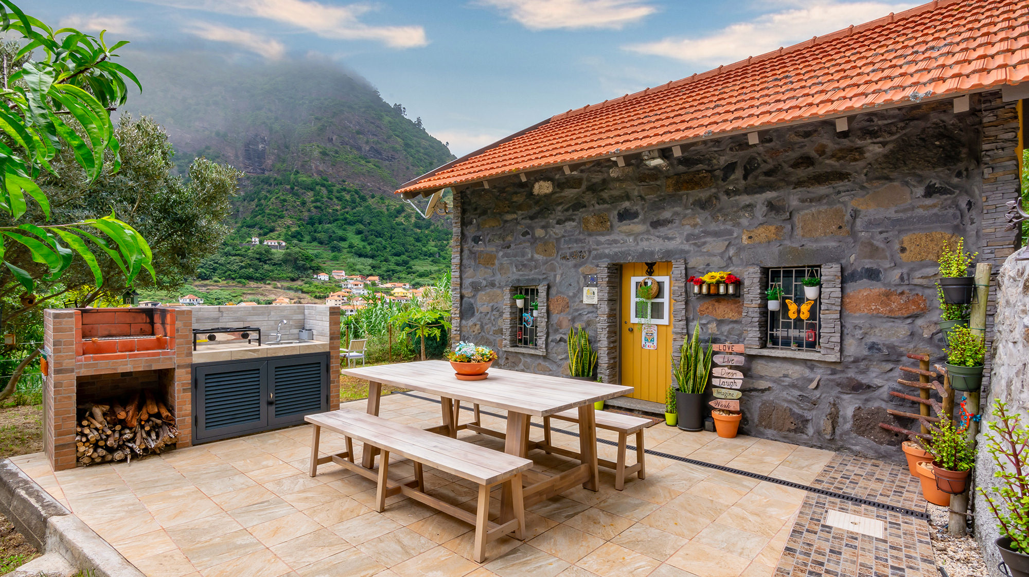 The Yellow Cottage Holiday Home