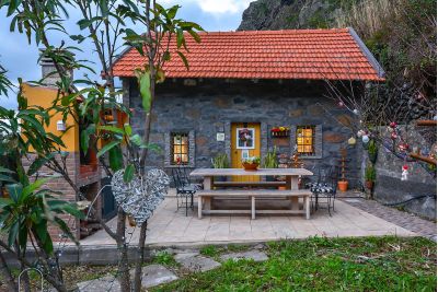 yellow-house-101