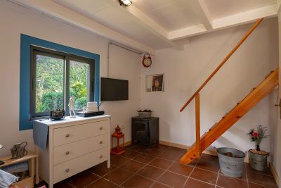 yellow-house-051