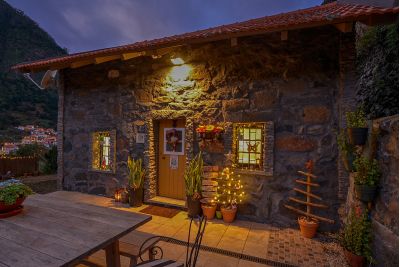 yellow-house-83