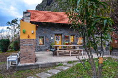 yellow-house-102