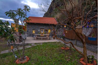 yellow-house-106