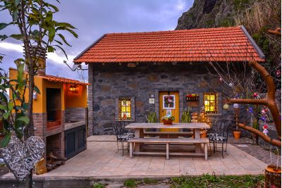 yellow-house-113
