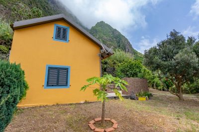 yellow-house-017